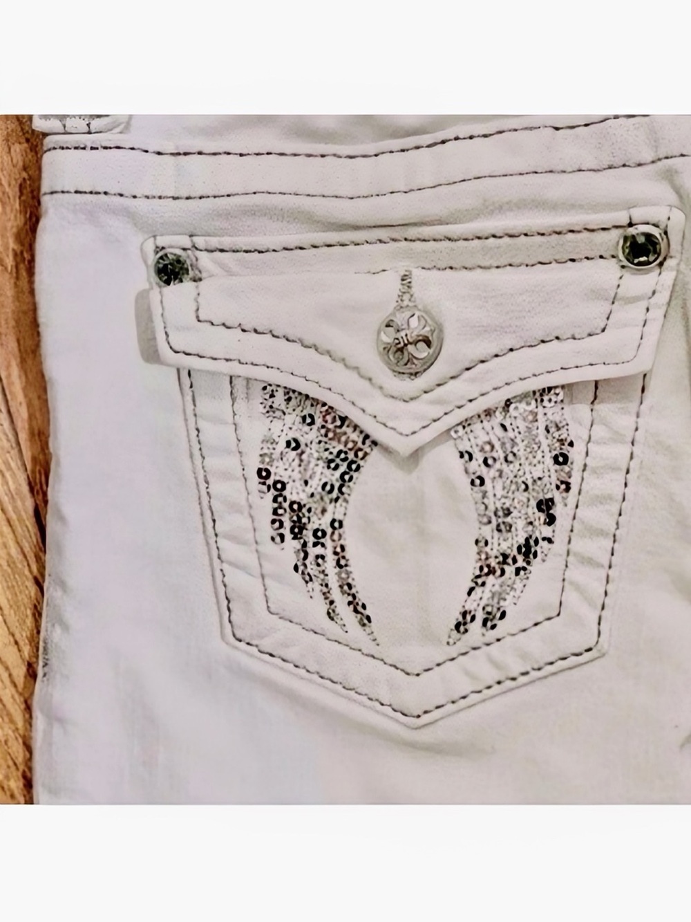 Gorgeous Miss Me White Capri Jeans With Silver Threading & Sequin Wing Pockets